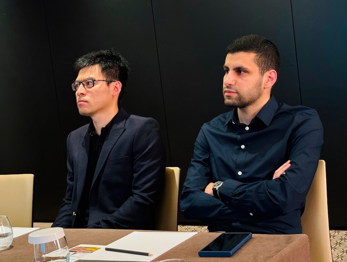 Plusieurs perosonnes travaillant ensemble