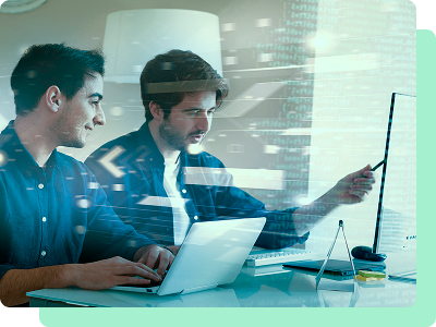 Développeur travaillant sur un ordinateur